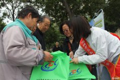 <b>进一步加强全社会食物安</b>